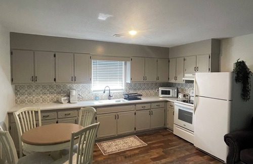 Surfside Beach Cottage | Charming cottage in beautiful Surfside Beach! 1 Block from the beach!