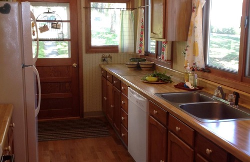 Detroit Lakes Cottage | Charming cottage with vast views on Pelican Lake