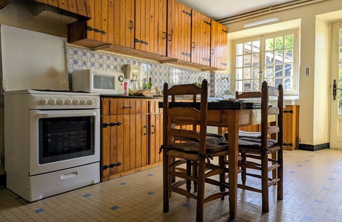 Allegre Cottage | Charming Cottage with Courtyard in Historic Allègre Near Amenities