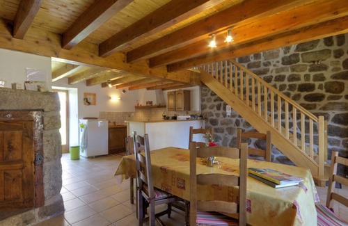 Burdignes Cottage | Charming Cottage with Wifi and Fireplace in the Countryside