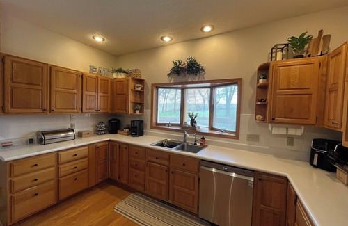 Clinton House | Charming country 4 bed/2 bath house in Clinton, near golf & casino. Wifi, A/C