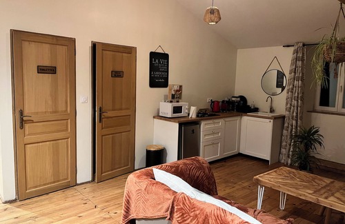 Montravers Apartment | Charming country house on the second floor