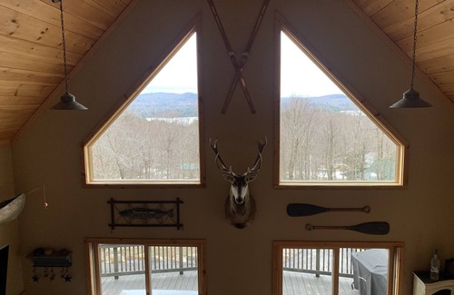 Old Forge House | Charming, cozy, rustic Chalet. Hollywood Hills, OLD FORGE, NY