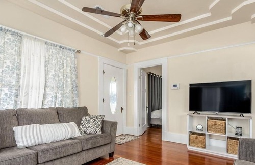 Hanford House | Charming Craftsman home near downtown Hanford
