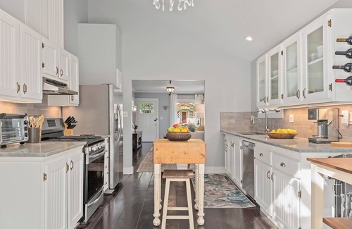 Oak Park House | Charming Downtown Santa Barbara Home with Detached Back Unit