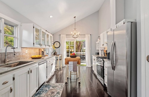 Oak Park House | Charming Downtown Santa Barbara Home with Detached Back Unit