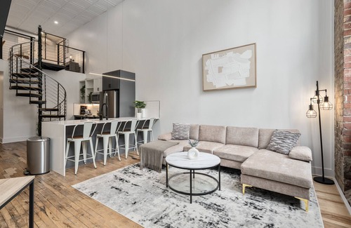 Civil Rights Historic District Apartment | Charming DT Apartment Loft l Parking+Rooftop+Gym! Sleeps 4