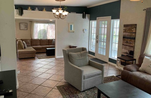 Orlando House | Charming East Orlando Home for Complete Tranquility. Great For a Long Time Stay!