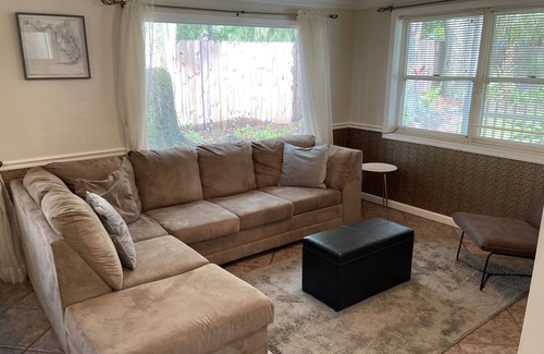 Orlando House | Charming East Orlando Home for Complete Tranquility. Great For a Long Time Stay!