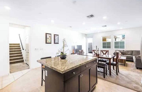 Eastvale Downs House | Charming Eastvale Escape: Perfect for Vacation&WFH&Insurance&Relocation #41351