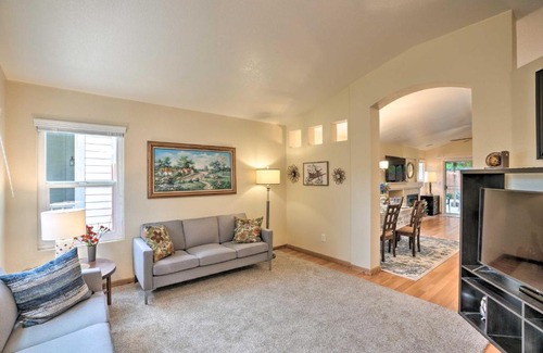 Elk Grove House | Charming Elk Grove Home about 3 Mi to Old Town!