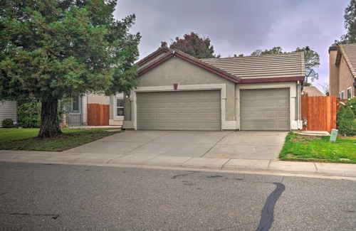 Elk Grove House | Charming Elk Grove Home about 3 Mi to Old Town!