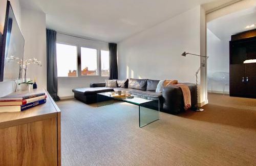 Castillejos Apartment | Charming Eurobuilding Skyline Madrid