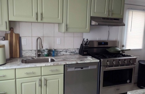 South Hills House | Charming European style 2-bedroom house in beautiful Pittsburgh with AC, wi-fi