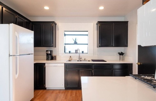 Bankers Hill House | *Charming* Family & Couples Friendly 4 BR ENTIRE HOUSE