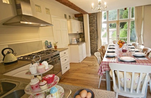 Hele Cottage | Charming, family friendly, 6-bedroom barn conversion located close to the beach