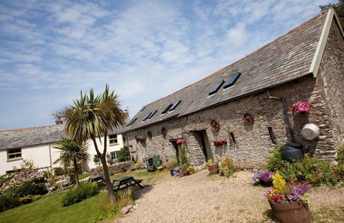 Hele Cottage | Charming, family friendly, 6-bedroom barn conversion located close to the beach