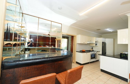 Roselands House | Charming Family Home with Swimming Pool.