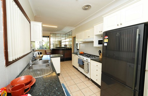 Roselands House | Charming Family Home with Swimming Pool.