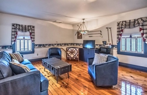 Butler House | Charming family & pet friendly stay. 1 block to Main St.Walk to dine, sip & shop