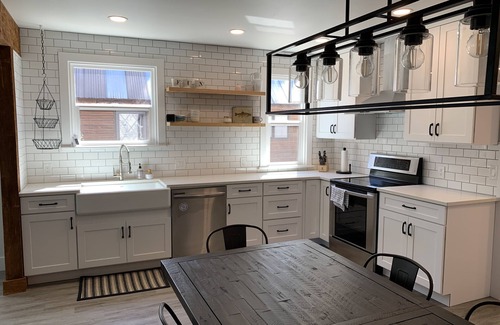 McCall House | Charming Family/Pet Friendly Home on Lake Street! One minute walk to downtown.
