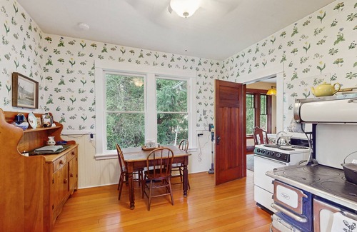 Bainbridge Island House | Charming farmhouse close to local attractions, beaches, hiking, & more