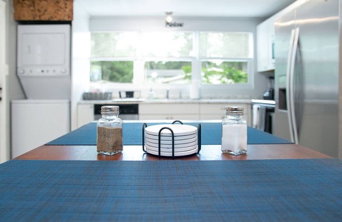 Gainesville House | Charming Farmhouse Relax w/Heated Massage Chair