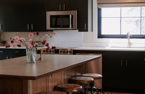 Kalispell House | Charming farmhouse with gorgeous mountain views. Close to Glacier National Park!