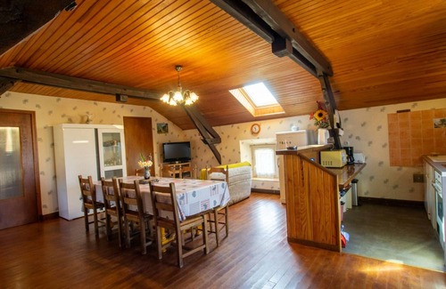 Doissat Cottage | Charming Farmhouse with Terrace, Fishing Ponds, and Outdoor Activities near Dordogne