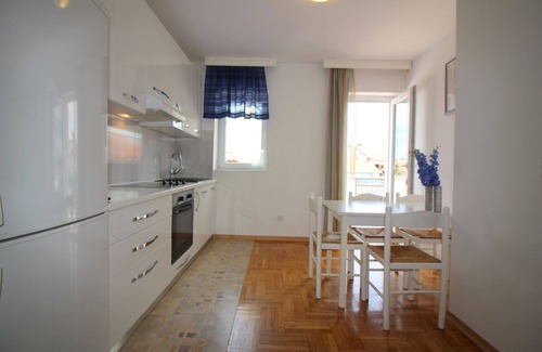 Brulo Apartment | Charming flat just 350 metres from the beach with private balcony and sea view