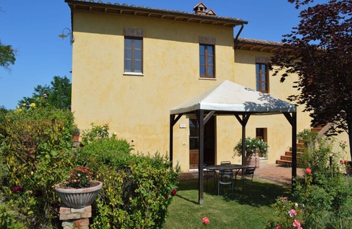 Asciano Apartment | Charming flat with pool surrounded by nature