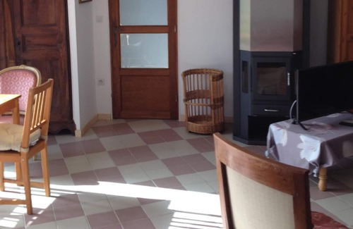 Bourg-sur-Gironde Apartment | Charming flat with terrace on an organic chateau property just outside Bordeaux