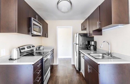 Foster City Apartment | Charming Foster City 2BR w/Gym, Pool, W/D, near highways, by Blueground