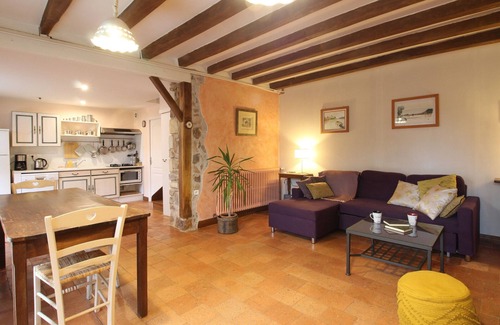 Blaison-Saint-Sulpice Cottage | Charming Cottage in Wine Hamlet: Sleeps 5, Cozy Garden, Near Loire Castles