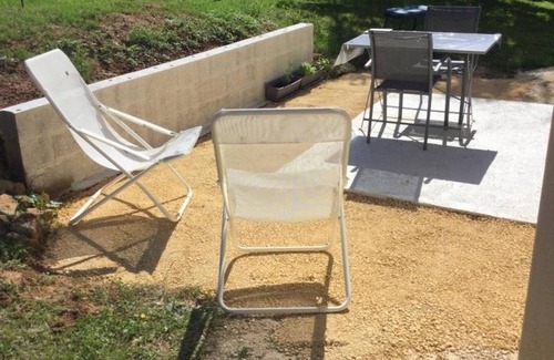 Cenac-et-Saint-Julien Apartment | Charming Retreat for 2 in Dordogne with Terrace, Garden, and Modern Amenities