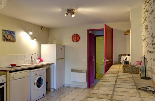 La Terrasse-sur-Dorlay Cottage | Charming Cottage with Parking and Pets Allowed near Pilat Park
