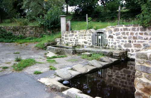 Saint-Nizier-de-Fornas Cottage | Charming stone cottage with large grounds - Sleeps 6