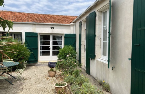 L'Echardiere House | Charming old renovated house, 500 m from the sea, in a typical village
