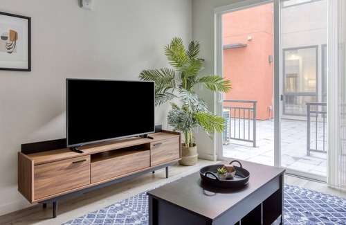 Downtown Oakland Apartment | Charming Furnished 1BR in Oakland, Pet-Friendly