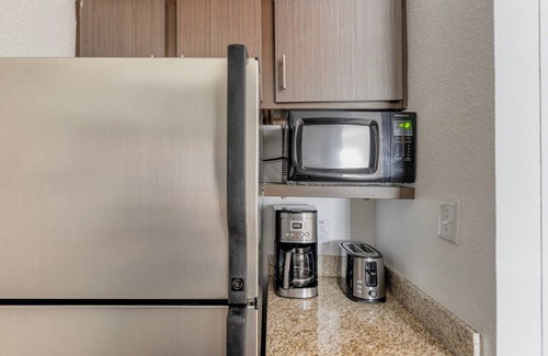 Gateway Apartment | Charming Gateway Studio w/Gym, Pool, nr Stadium, by Blueground