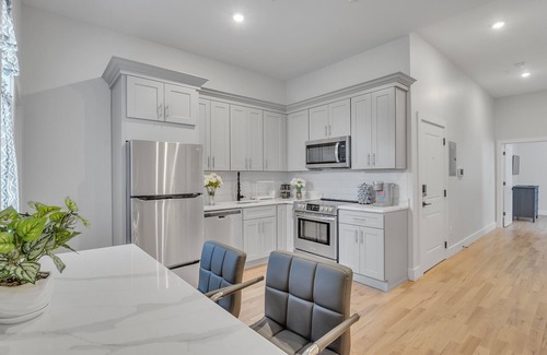 North Ironbound Apartment | Charming Gem In Newark 3 Bedroom Apts by RedAwning