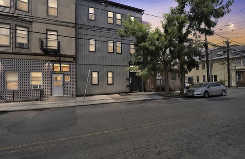 North Ironbound Apartment | Charming Gem In Newark 3 Bedroom Apts by RedAwning