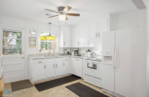 Old Village House | Charming Getaway 5 Min To Beach, Big Yard, Pet Friendly