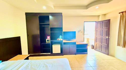 Nanai Road House | Charming Guest Room in Central Pa Tong, Thailand