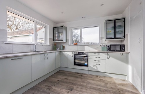 Hayling Island House | Charming Hayling House with Garden | Pass The Keys