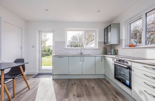 Hayling Island House | Charming Hayling House with Garden | Pass The Keys