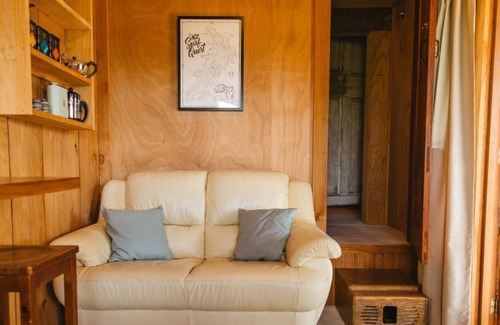 Oakura Apartment | Charming Hideaway in the Heart of Oakura