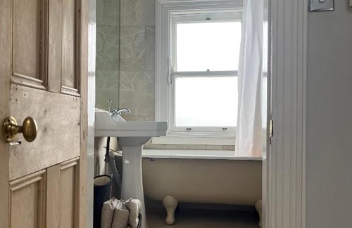 Rathmines Villa | Charming hideaway in vibrant village