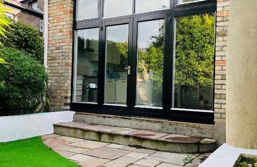 Rathmines Villa | Charming hideaway in vibrant village