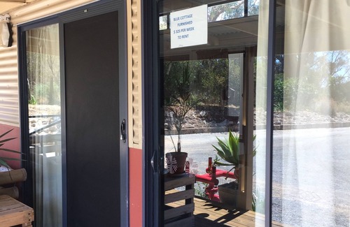 Baldivis Cottage | Charming Hilltop Cottage: Lake view with lots of garden around